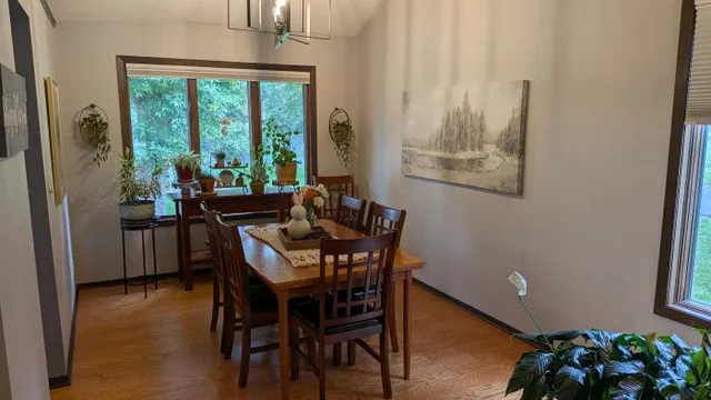 $599,777 | 1840 Twin Cir Drive, Mendota Heights, MN 55118