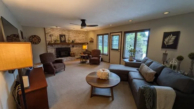 $599,777 | 1840 Twin Cir Drive, Mendota Heights, MN 55118