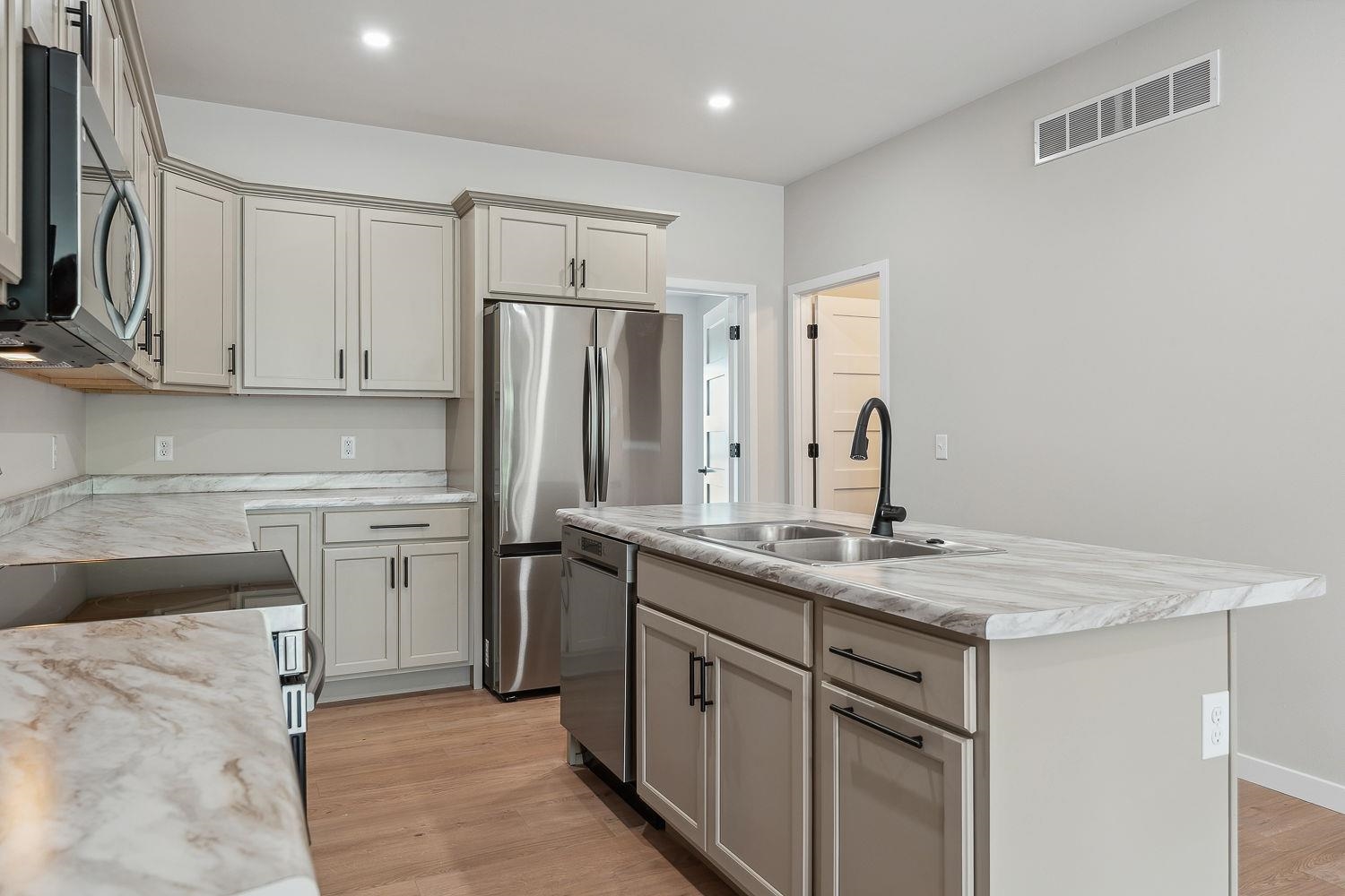 206 South Dewey Reedsburg, WI 53959 - Photo 14 of 31