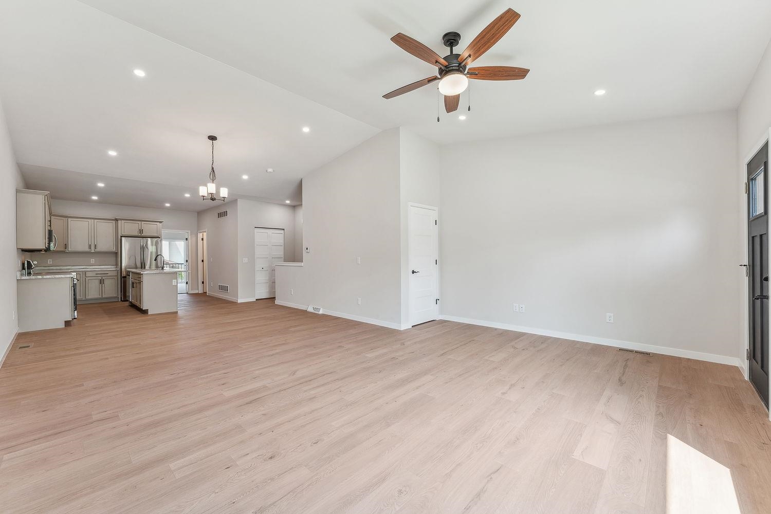 206 South Dewey Reedsburg, WI 53959 - Photo 5 of 31