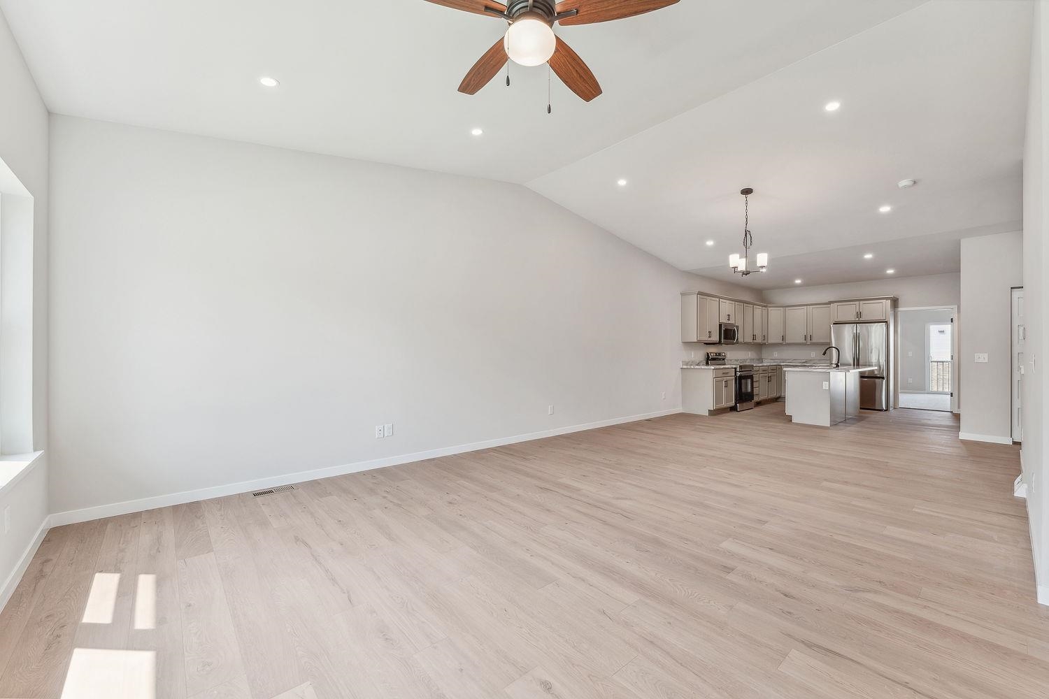 206 South Dewey Reedsburg, WI 53959 - Photo 7 of 31