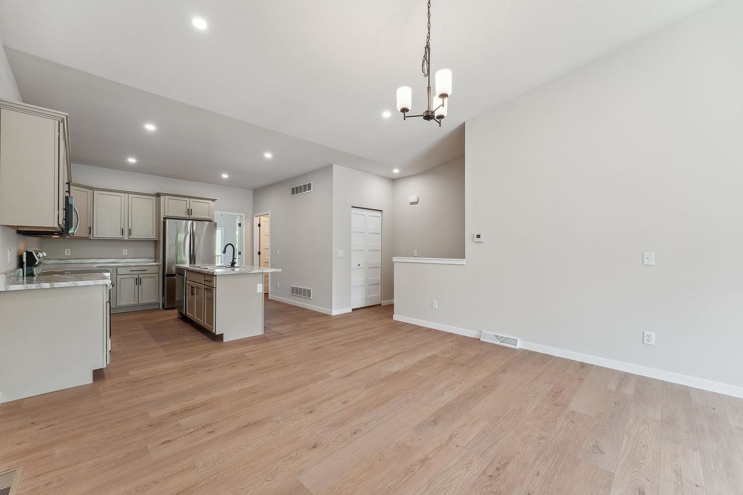 206 South Dewey Reedsburg, WI 53959 - Photo 9 of 31