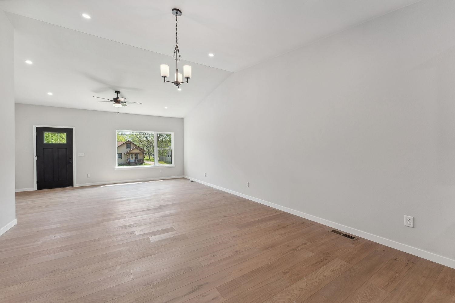 206 South Dewey Reedsburg, WI 53959 - Photo 10 of 31