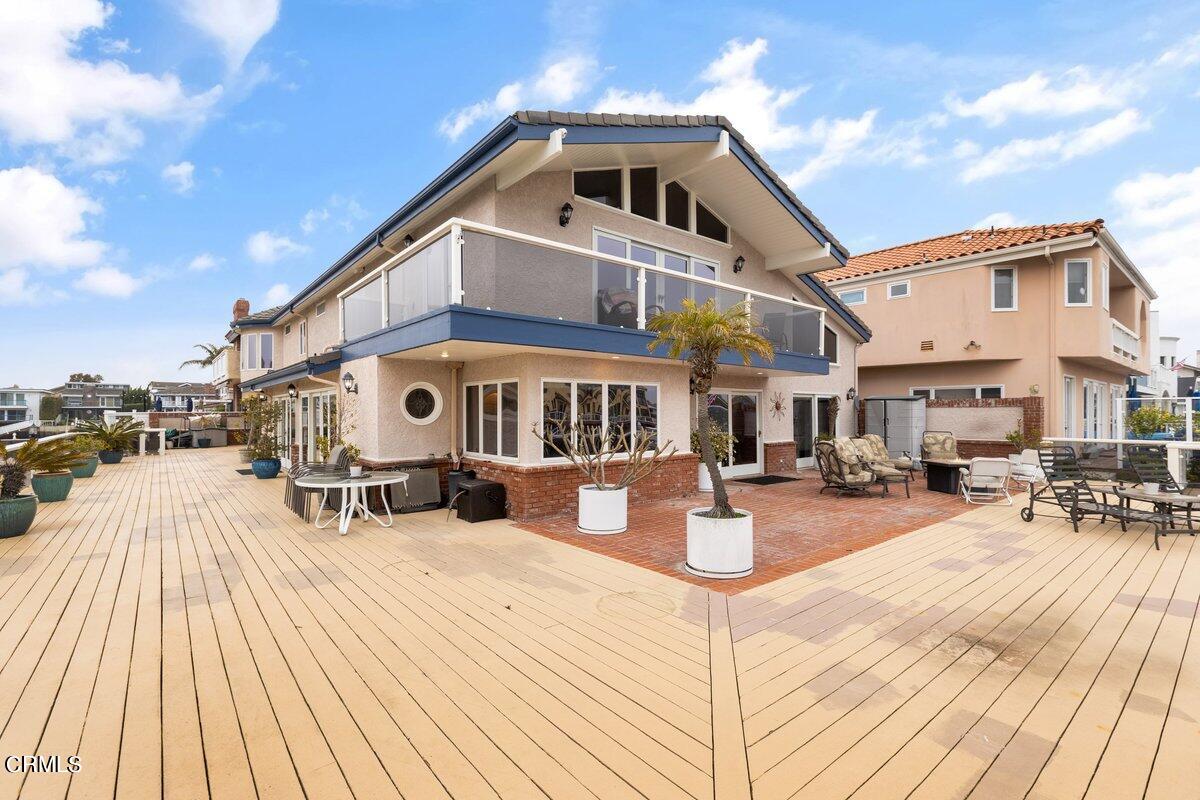 2131 Ravoli Drive Oxnard, CA 93035 - Photo 37 of 43 a view of a house with sitting area