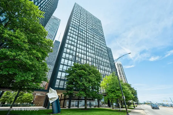 $3,000 | 880 North Lake Shore Drive, Unit 6H, Chicago, IL 60611