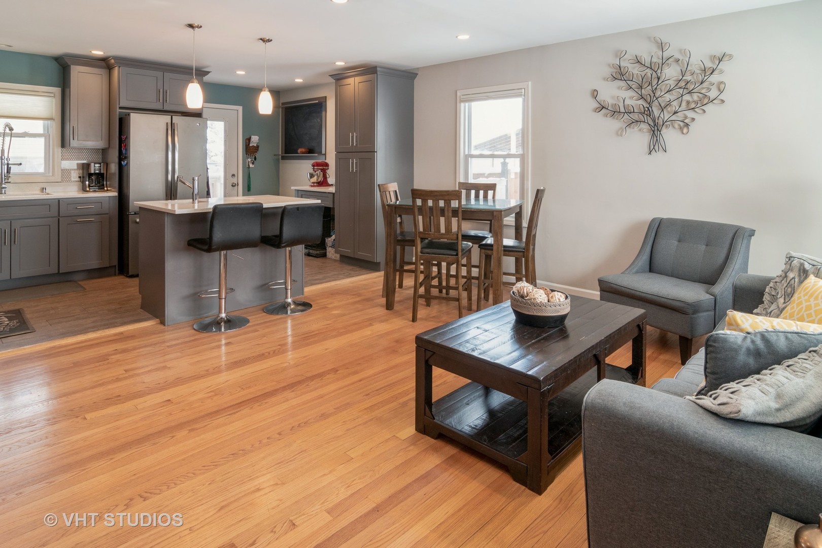 968 Spring Road Elmhurst, IL 60126 - Photo 2 of 22
