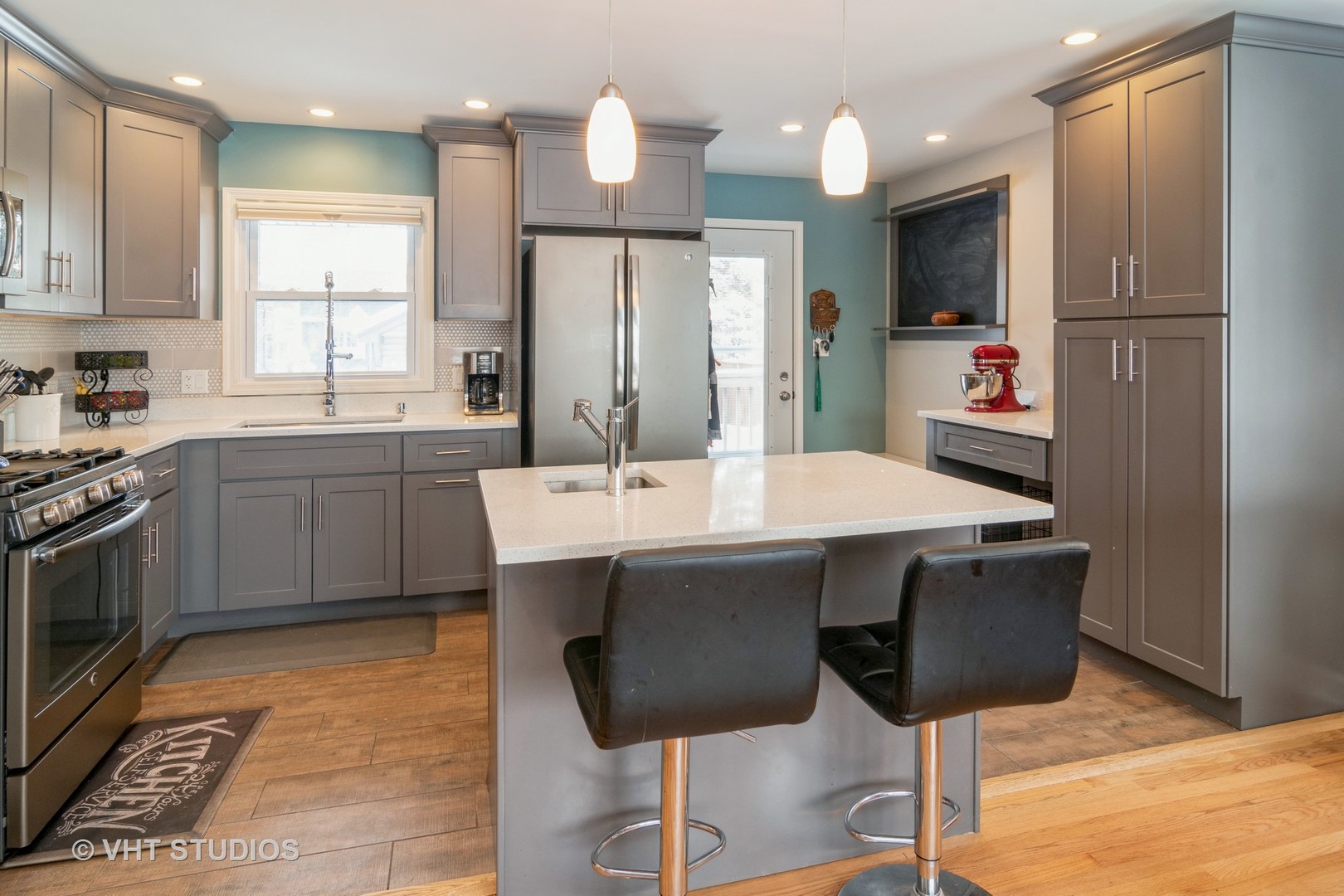 968 Spring Road Elmhurst, IL 60126 - Photo 4 of 22