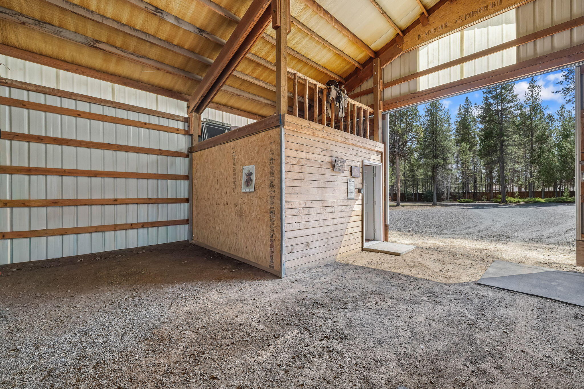 50940 South Huntington Road La Pine, OR 97739 - Photo 13 of 46 Barn
