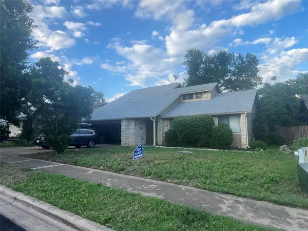 $750 | 11502 Quarter Horse Trail, Austin, TX 78750