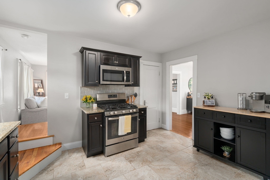 107 Perkins Street Springfield, MA 01118 - Photo 7 of 29