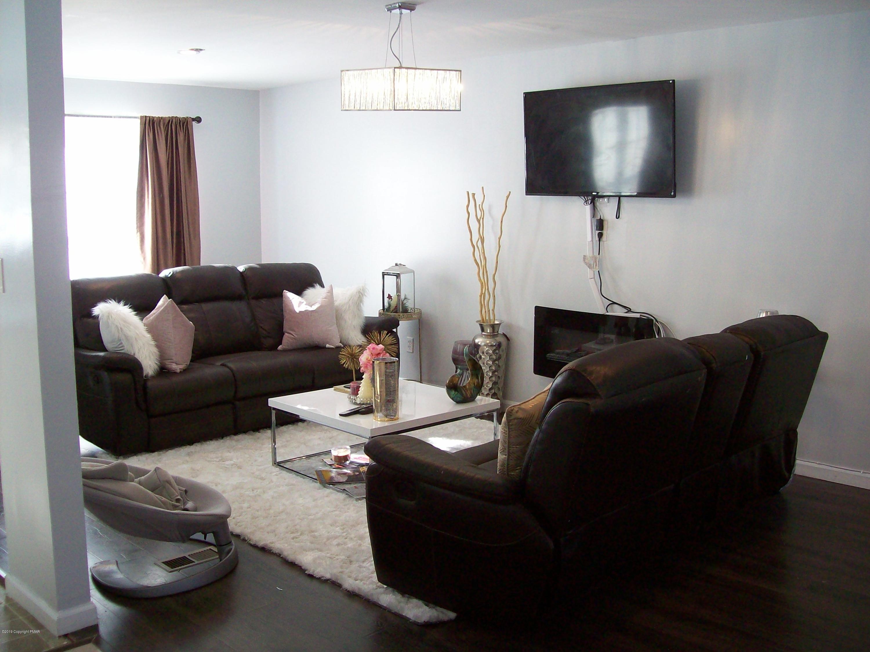 151 Lehman Road Bushkill, PA 18324 - Photo 12 of 21 living room
