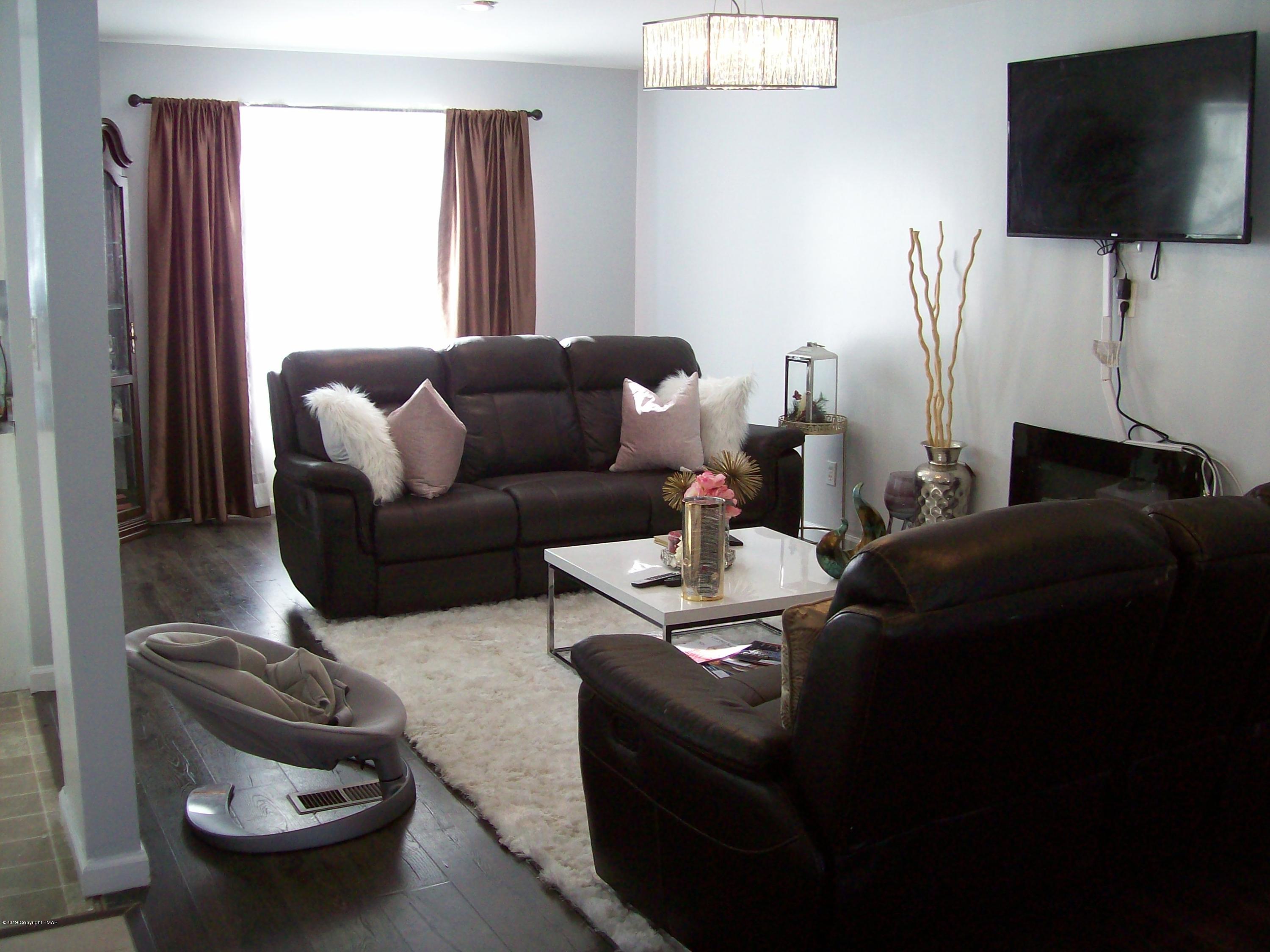 151 Lehman Road Bushkill, PA 18324 - Photo 13 of 21 living room