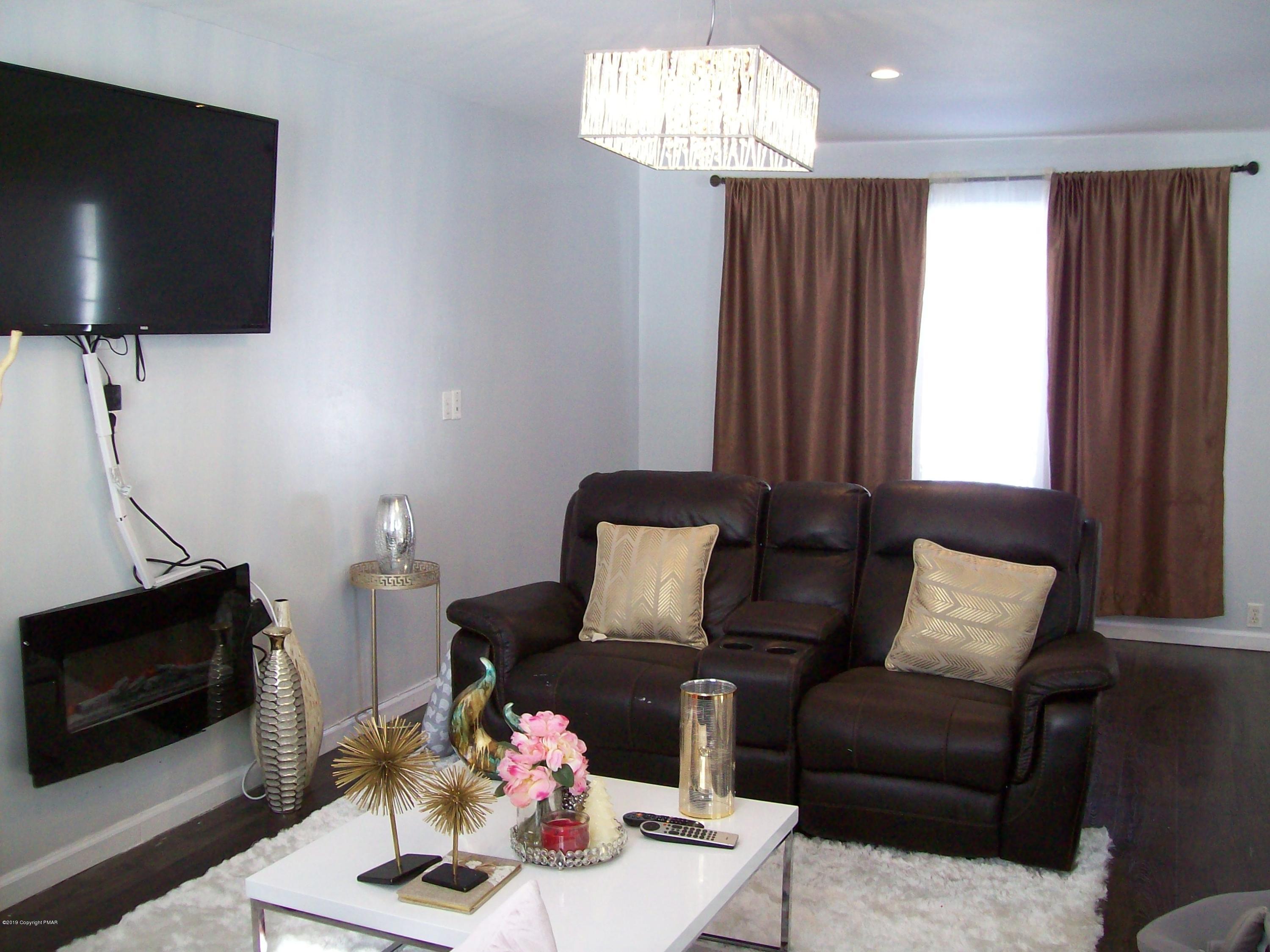151 Lehman Road Bushkill, PA 18324 - Photo 14 of 21 living room