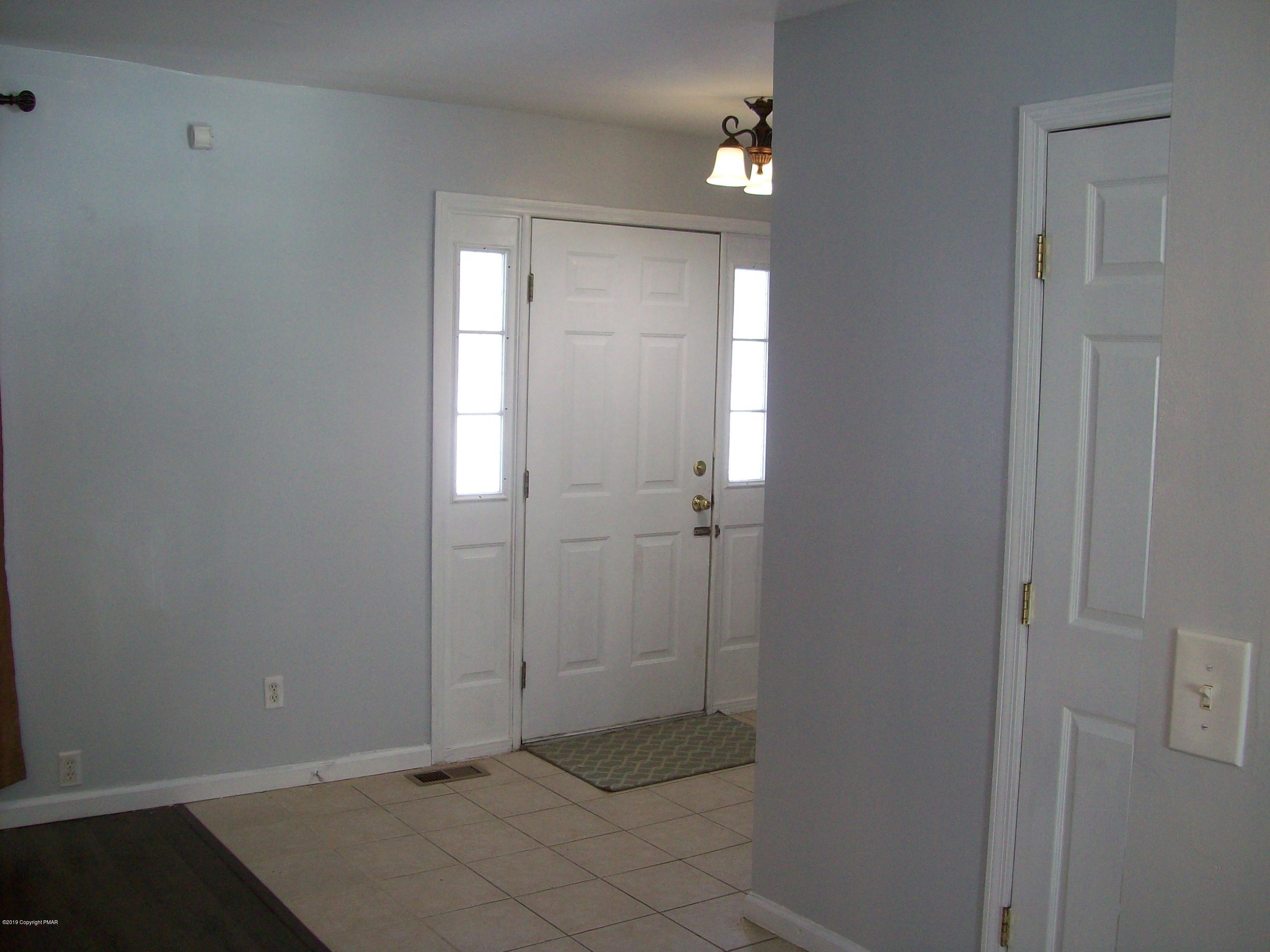 151 Lehman Road Bushkill, PA 18324 - Photo 15 of 21 foyer