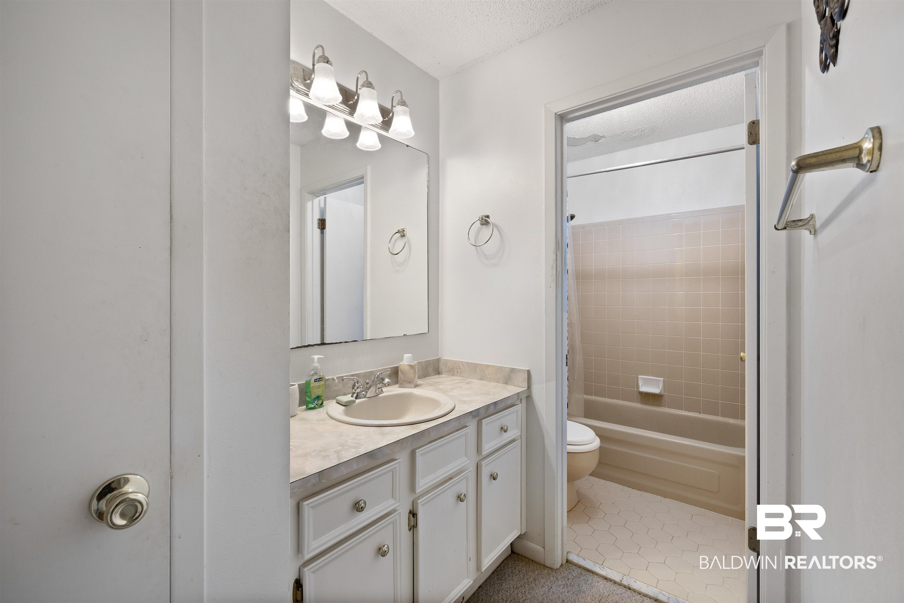 2890 Charmingdale Drive East Mobile, AL 36618 - Photo 17 of 23 Hall Bath