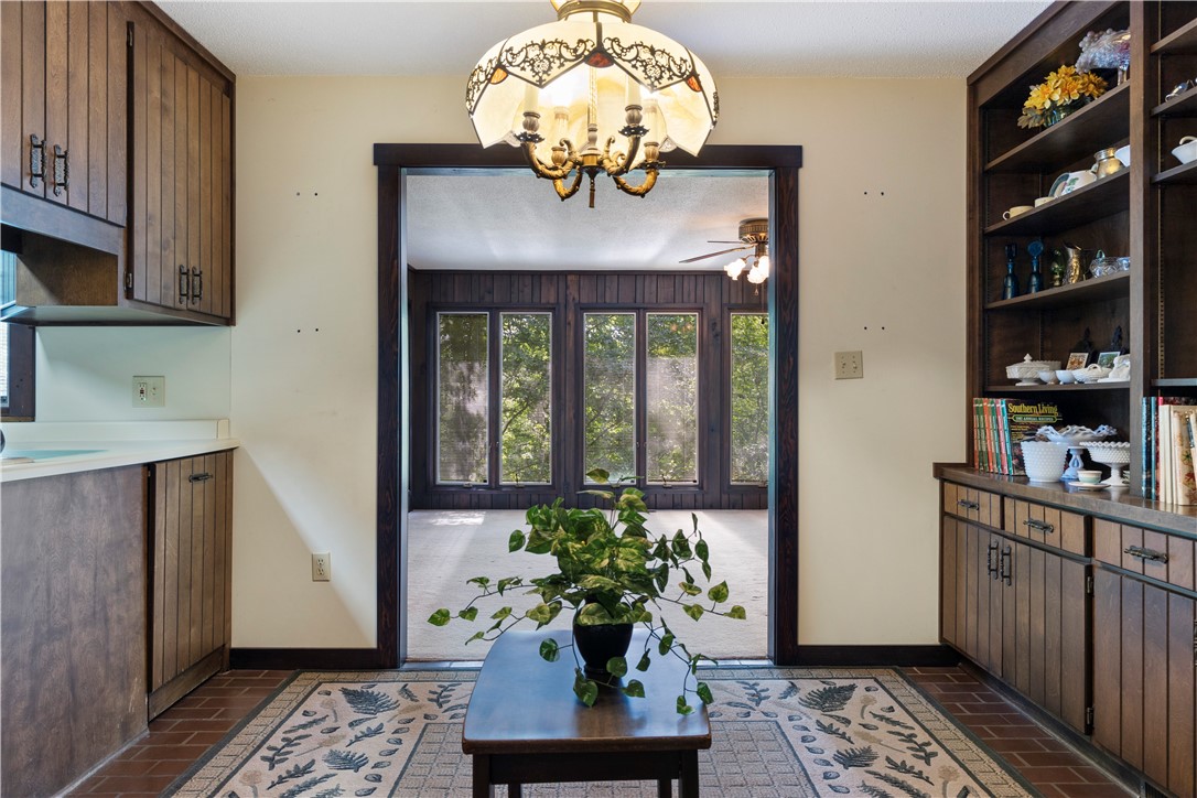 680 Rocking Chair Lane Mountain Rest, SC 29664 - Photo 24 of 50 Breakfast nook.