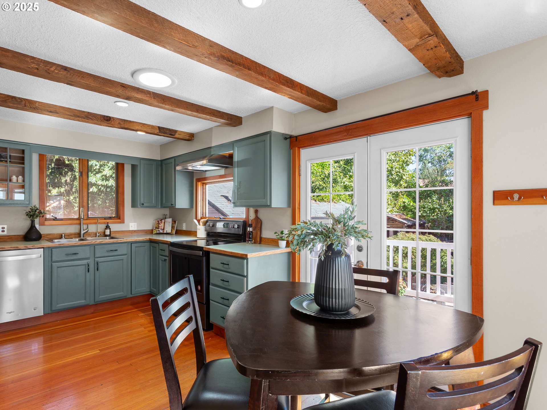 912 Northwest Fargo Street Camas, WA 98607 - Photo 14 of 44 a kitchen with a dining table chairs and stove