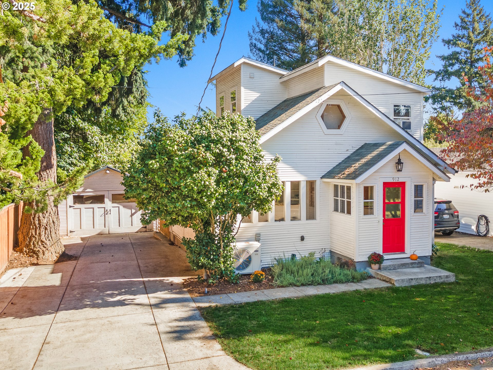 912 Northwest Fargo Street Camas, WA 98607 - Photo 2 of 44 a front view of house with yard and green space