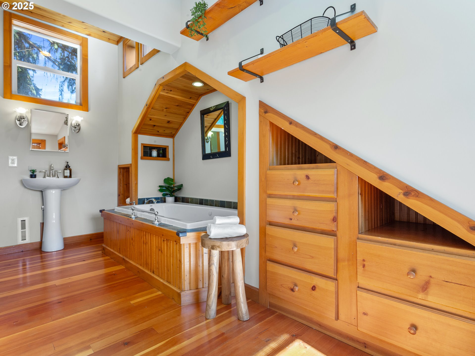 912 Northwest Fargo Street Camas, WA 98607 - Photo 25 of 44 a view of a kitchen cabinets and a stove