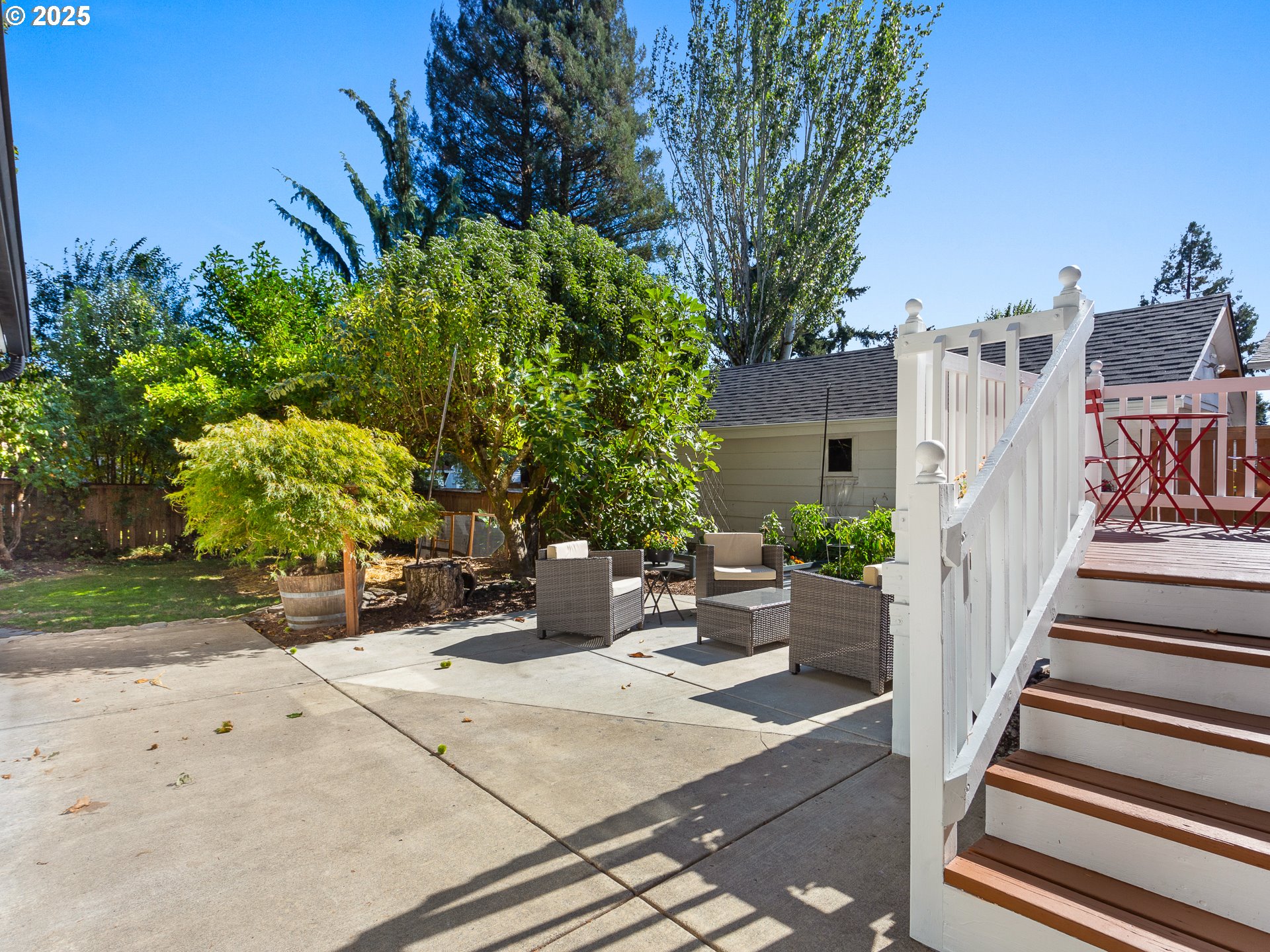 912 Northwest Fargo Street Camas, WA 98607 - Photo 29 of 44 a view of a patio with table and chairs and potted plants