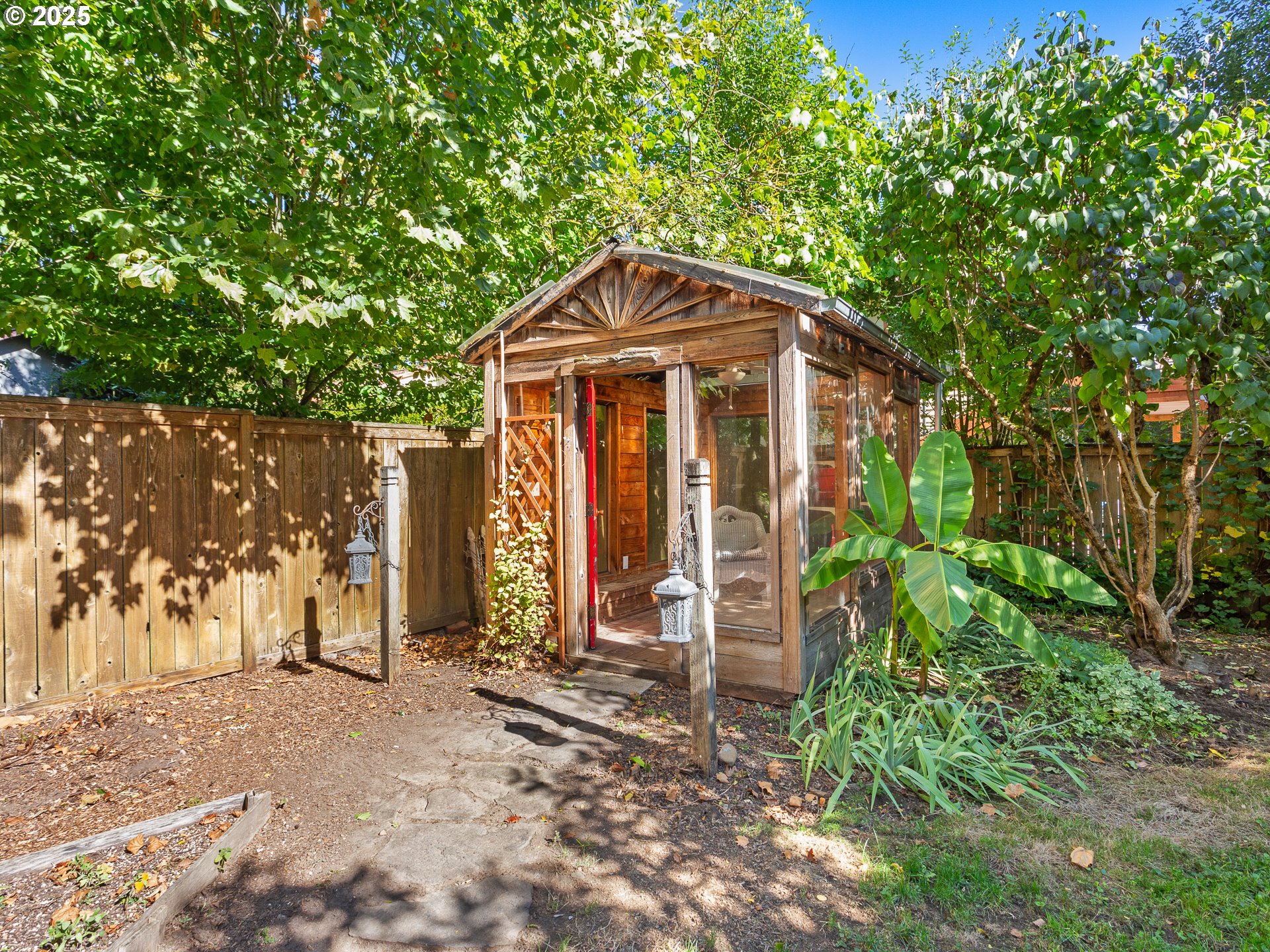 912 Northwest Fargo Street Camas, WA 98607 - Photo 37 of 44 a front view of a house with garden