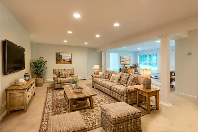 $775,000 | 258 Mending Walls Road, Manchester, VT 05254