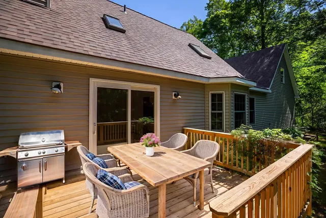 $775,000 | 258 Mending Walls Road, Manchester, VT 05254