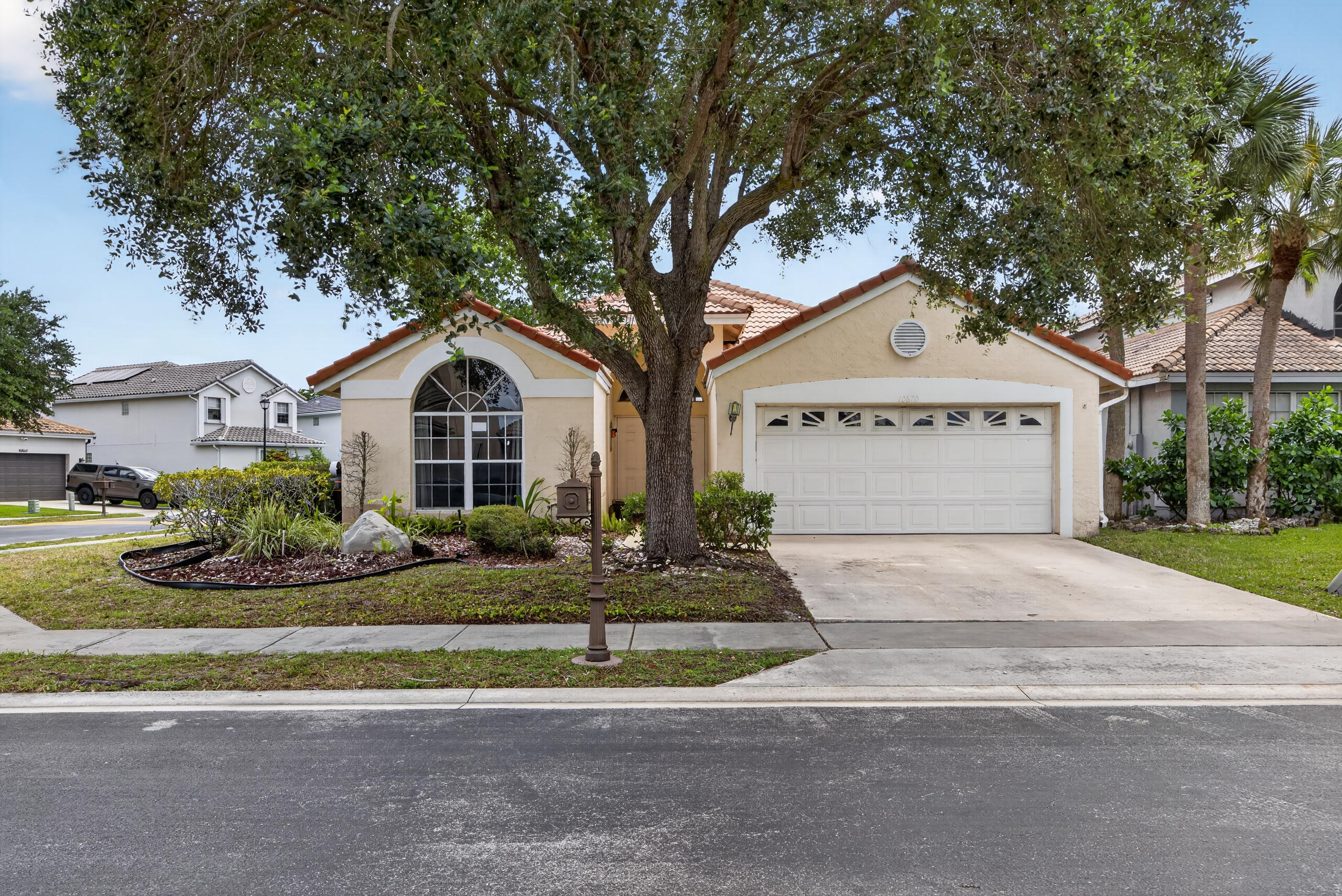 10870 Old Bridgeport Lane Boca Raton, FL 33498 - Photo 3 of 41 37