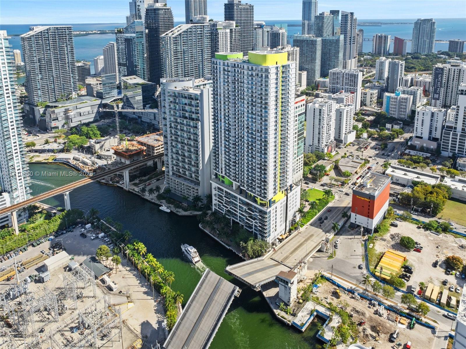 185 Southwest 7th Street, Unit 3111 Miami, FL 33130 - Photo 32 of 40 a city view with tall buildings