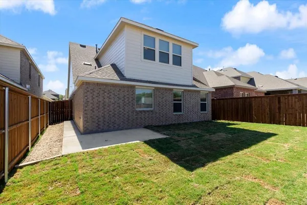 a view of a back yard of the house