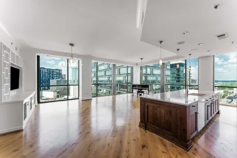 $1,350,000 | 900 20th Avenue South, Unit 1301, Nashville, TN 37212