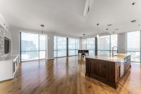 $1,350,000 | 900 20th Avenue South, Unit 1301, Nashville, TN 37212