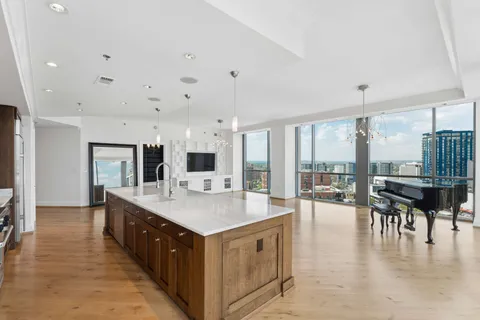 $1,350,000 | 900 20th Avenue South, Unit 1301, Nashville, TN 37212