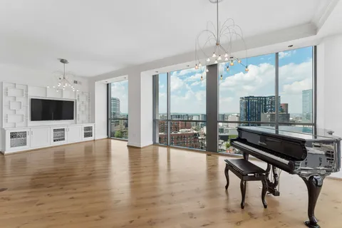 $1,350,000 | 900 20th Avenue South, Unit 1301, Nashville, TN 37212