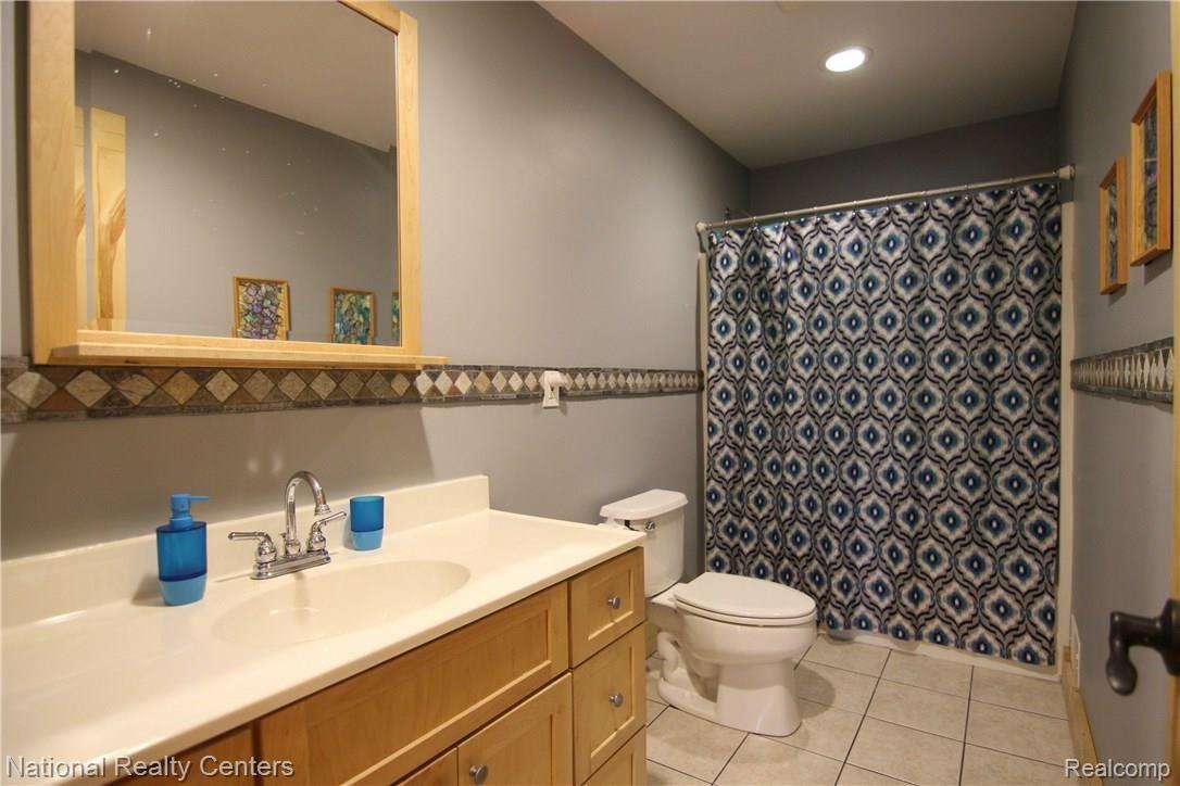 10210 Beard Road Byron, MI 48418 - Photo 46 of 53 Beard Rd Upper Full Bath.jpg