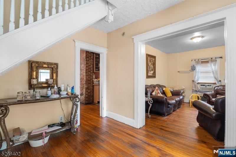 27 Donaldson Avenue Rutherford, NJ 07070 - Photo 3 of 18
