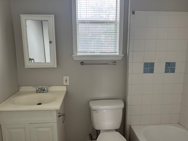 2516 Berry Street Houston, TX 77004 - Photo 7 of 13 Bathroom