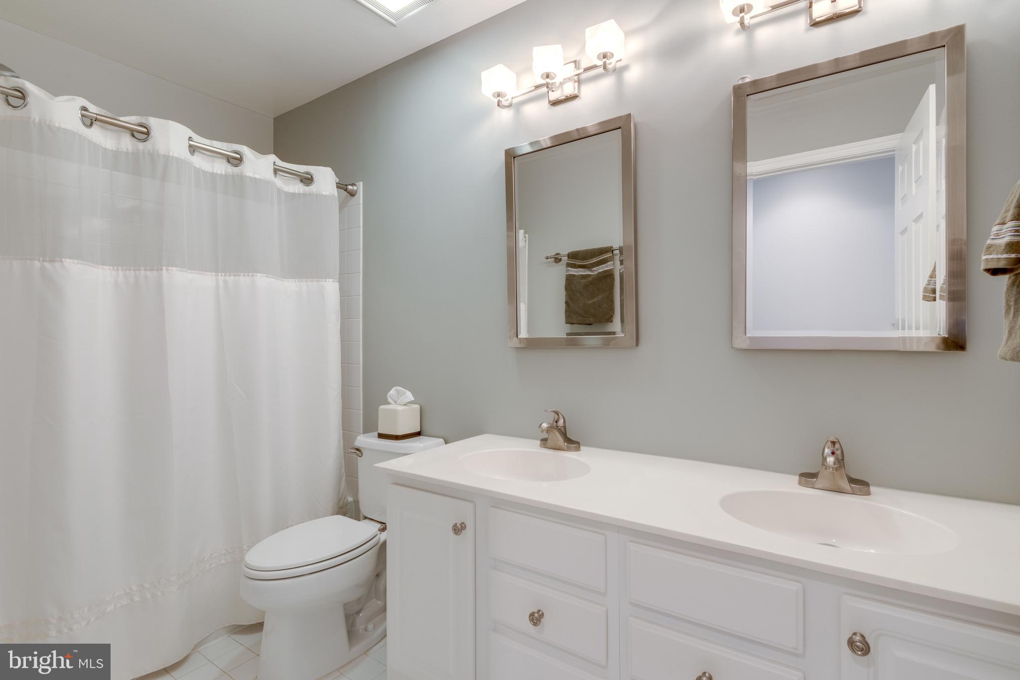 12368 Brown Fox Way Reston, VA 20191 - Photo 41 of 67 Upper-Level Full Bathroom