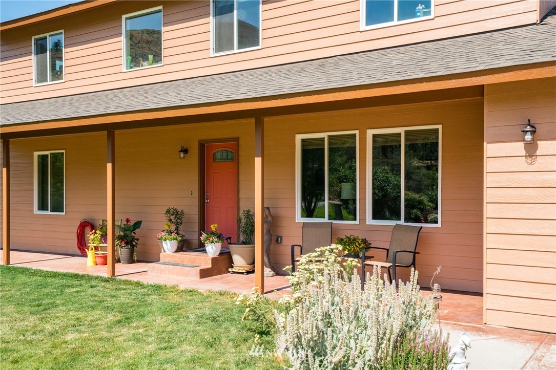 2645 Squilchuck Road Wenatchee, WA 98801 - Photo 3 of 40
