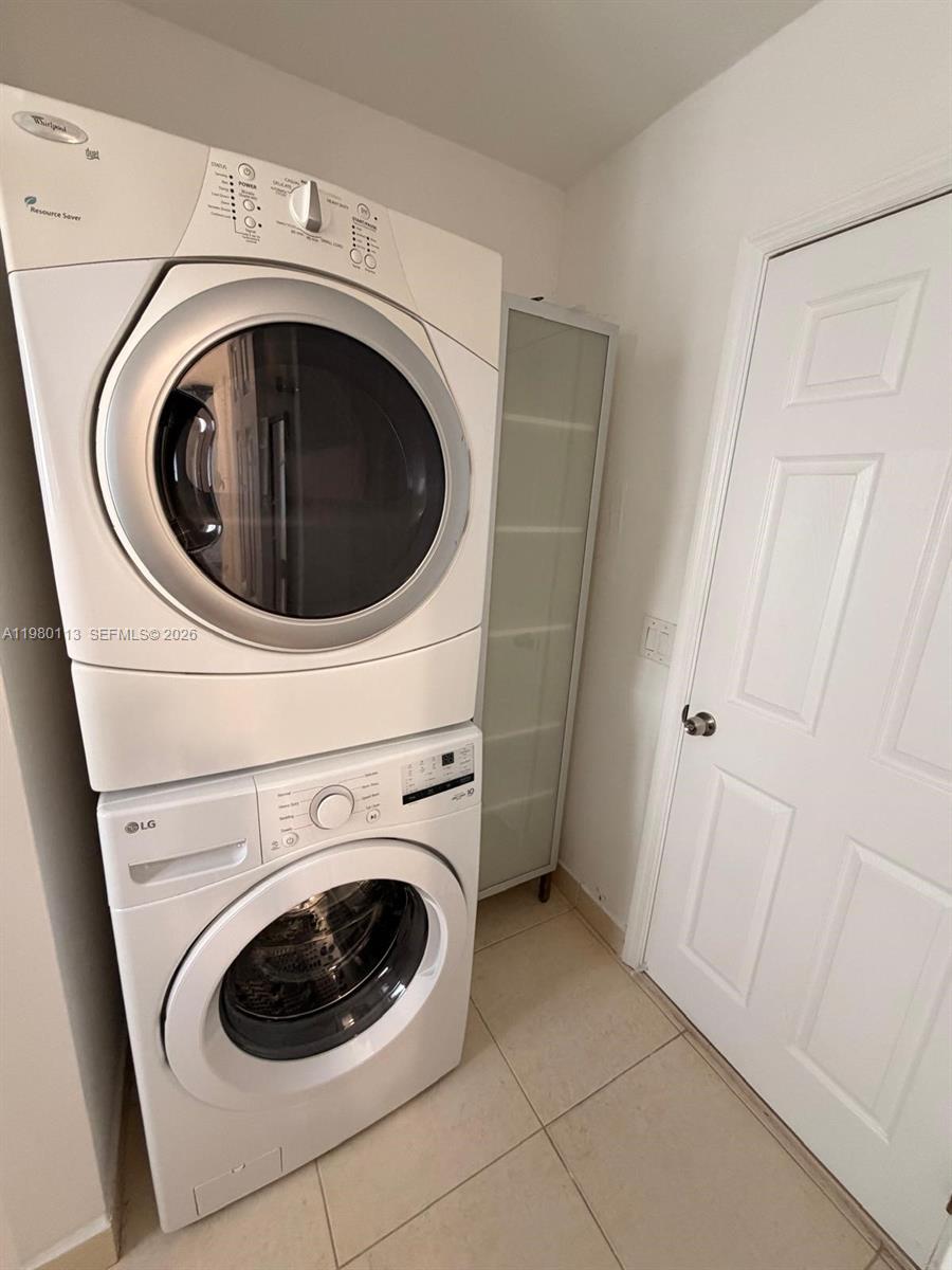 7101 Southwest 113th Court Miami, FL 33173 - Photo 19 of 30 a utility room with dryer and washer