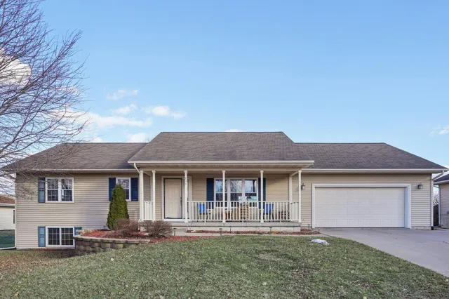 $409,000 | 724 Eastridge Drive, Reedsburg, WI 53959