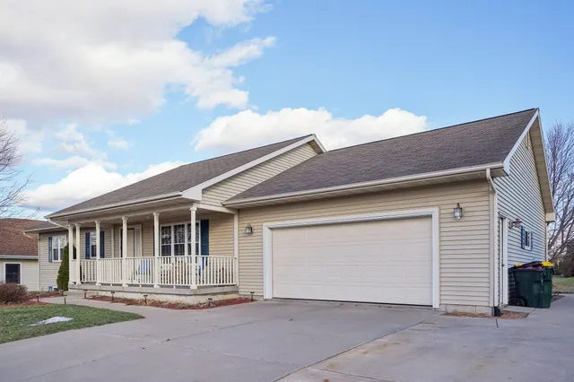 $409,000 | 724 Eastridge Drive, Reedsburg, WI 53959