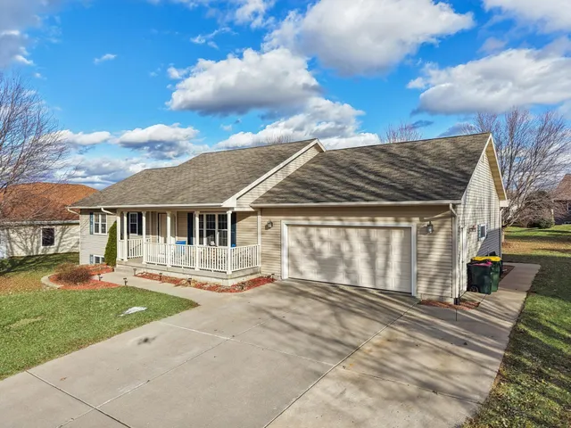 $409,000 | 724 Eastridge Drive, Reedsburg, WI 53959