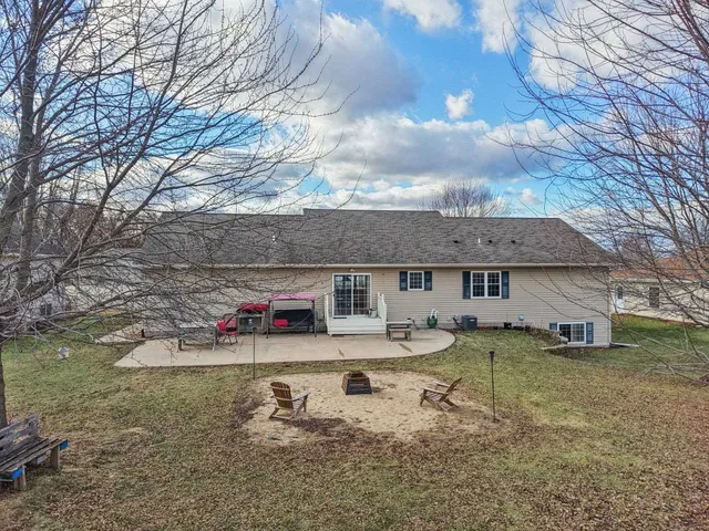 $409,000 | 724 Eastridge Drive, Reedsburg, WI 53959