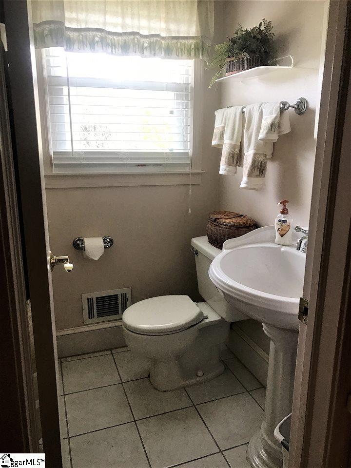 405 Butler Springs Road Greenville, SC 29615 - Photo 12 of 13 Separate area with sink, toilet and Tub