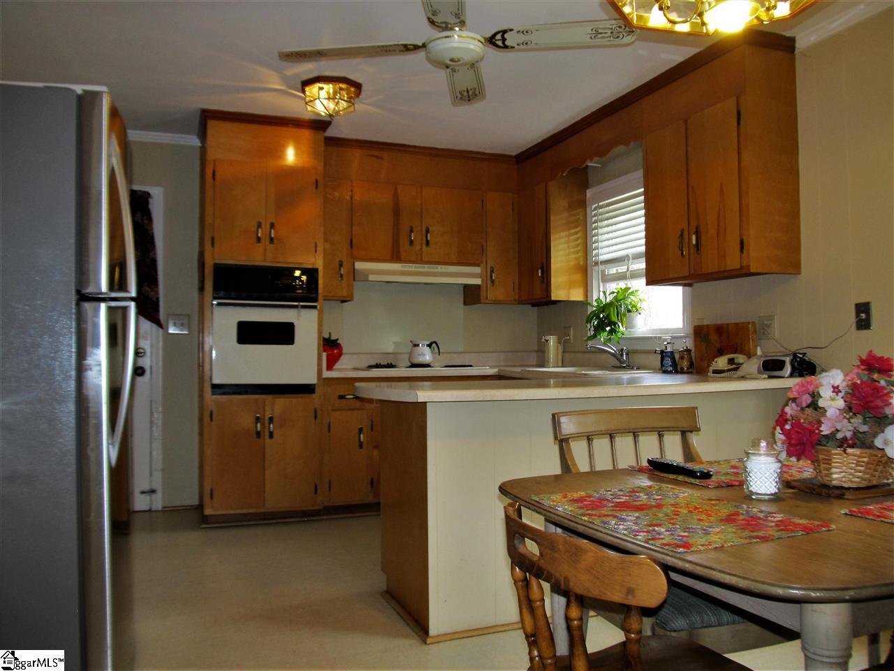 405 Butler Springs Road Greenville, SC 29615 - Photo 5 of 13 Warm, inviting kitchen
