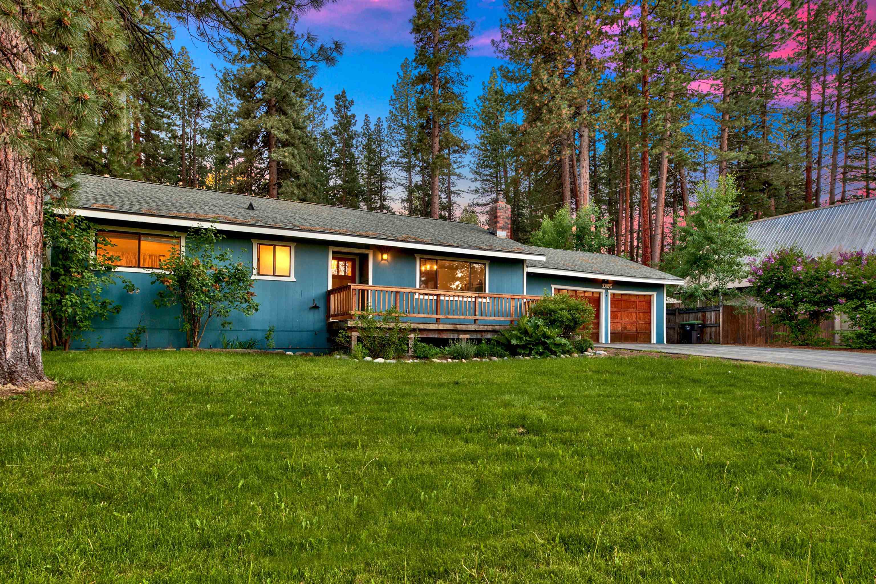 10895 Jeffery Pine Road Truckee, CA 96161 - Photo 25 of 25 front view of a house with a yard