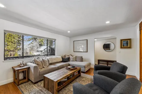 $955,000 | 10895 Jeffery Pine Road, Truckee, CA 96161