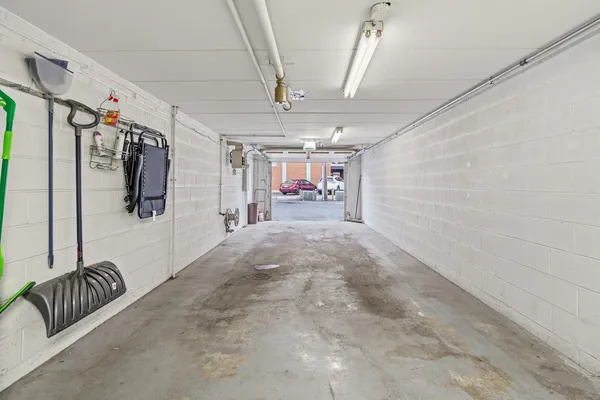 $199,900 | 10221 South Komensky Avenue, Unit 1E, Oak Lawn, IL 60453