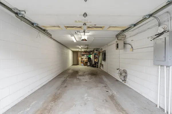 $199,900 | 10221 South Komensky Avenue, Unit 1E, Oak Lawn, IL 60453
